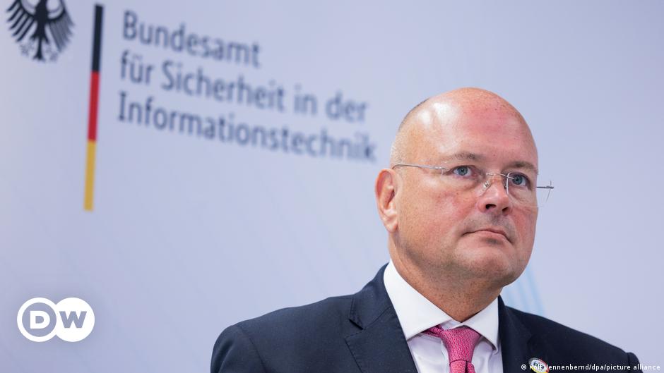 Kepala Keamanan Siber Jerman Dipecat Karena Diduga Berhubungan dengan Rusia - DW - 18/10/2022
