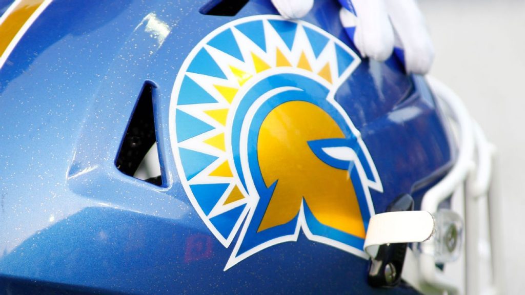 Pemain sepak bola Negara Bagian San Jose Camden McCrite dipukul dan dibunuh saat mengendarai skuter