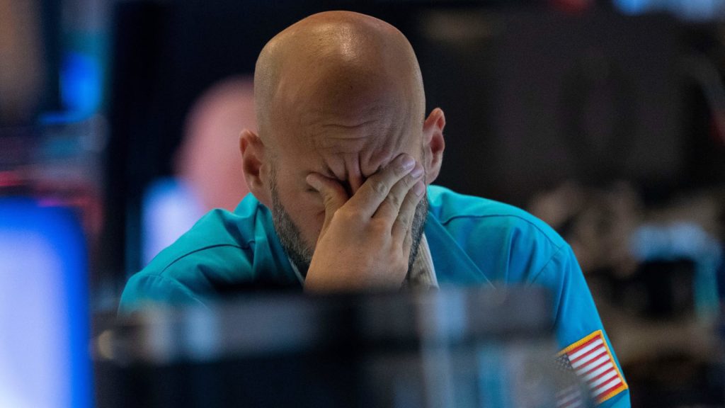 S&P 500 turun karena pasar bersiap untuk menutup minggu, bulan, dan kuartal yang menyedihkan