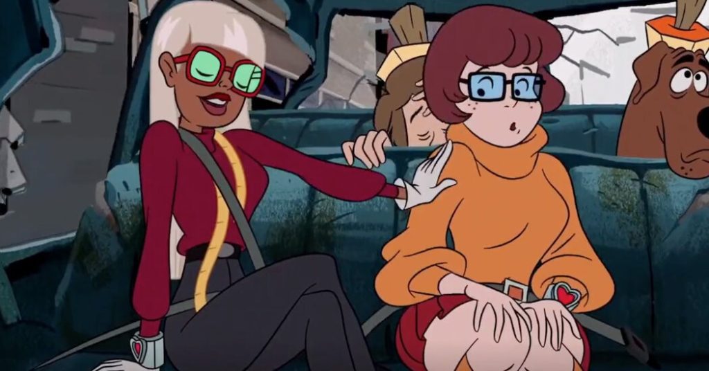 Setelah beberapa dekade sindiran, Scooby-Doo telah berperan sebagai lesbian