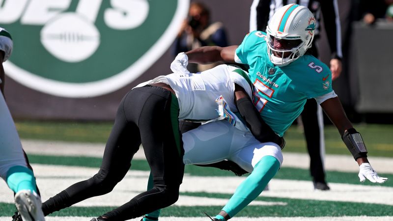 Teddy Bridgewater: Protokol gegar otak NFL baru menyebabkan Miami Dolphins QB dihapus pada hari Minggu, kata tim