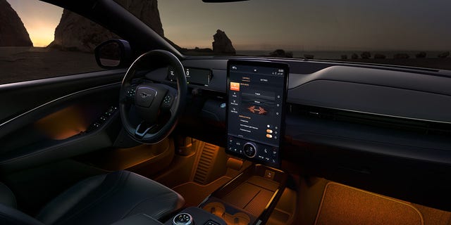 Mustang Mach-E memiliki tiga pengalaman audio kabin yang unik - Whisper, Engage, dan Unbridled.
