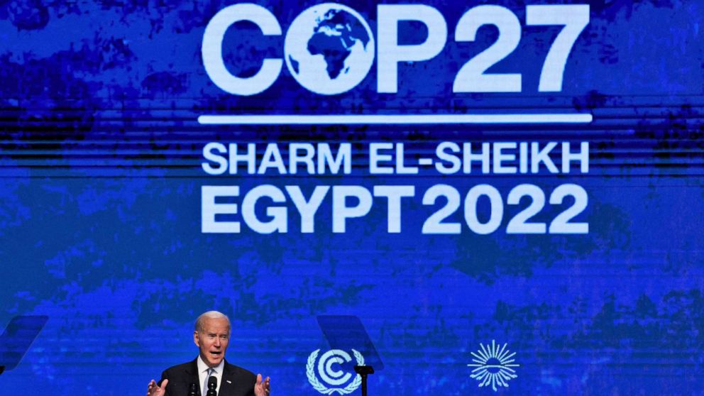 Foto: Presiden Joe Biden menyampaikan pidato selama konferensi iklim COP27 di resor Laut Merah Sharm el-Sheikh di Mesir pada 11 November 2022.