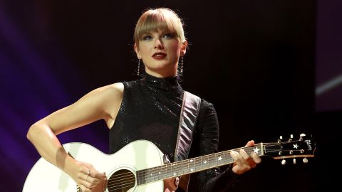 Taylor Swift akan memulai tur barunya Maret mendatang.  Itu menyentuh 52 stadion di seluruh Amerika Serikat.