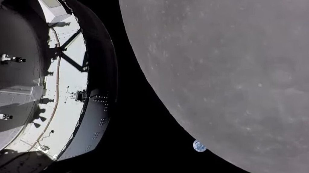 Orion menangkap pemandangan menakjubkan saat menyelesaikan penerbangan terdekatnya ke Bulan