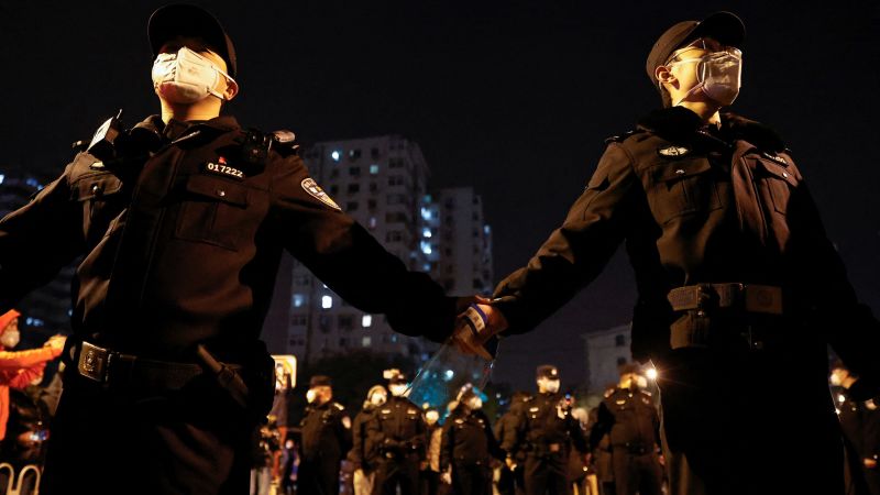 Aparat keamanan China beraksi untuk meredam protes Covid