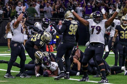 Akhir pertahanan New Orleans Saints Tanoh Kabasanion menyelamatkan Baltimore Ravens berlari kembali Kenya Drake