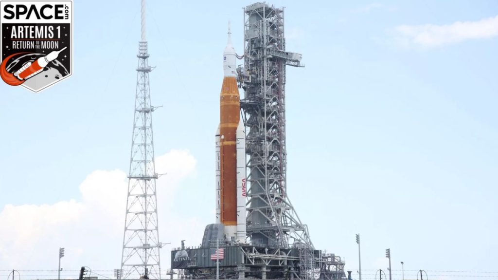 Tonton roket NASA Roll Artemis 1 di landasan peluncuran Jumat pagi