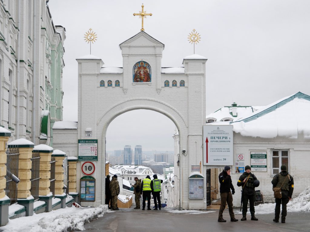 Ukraina menggerebek biara Kyiv berusia 1.000 tahun yang didukung Rusia |  Berita tentang perang antara Rusia dan Ukraina