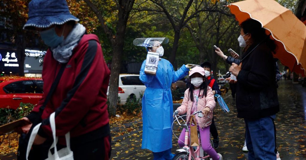 China sedang bersiap untuk melonggarkan pembatasan virus corona setelah seminggu protes bersejarah