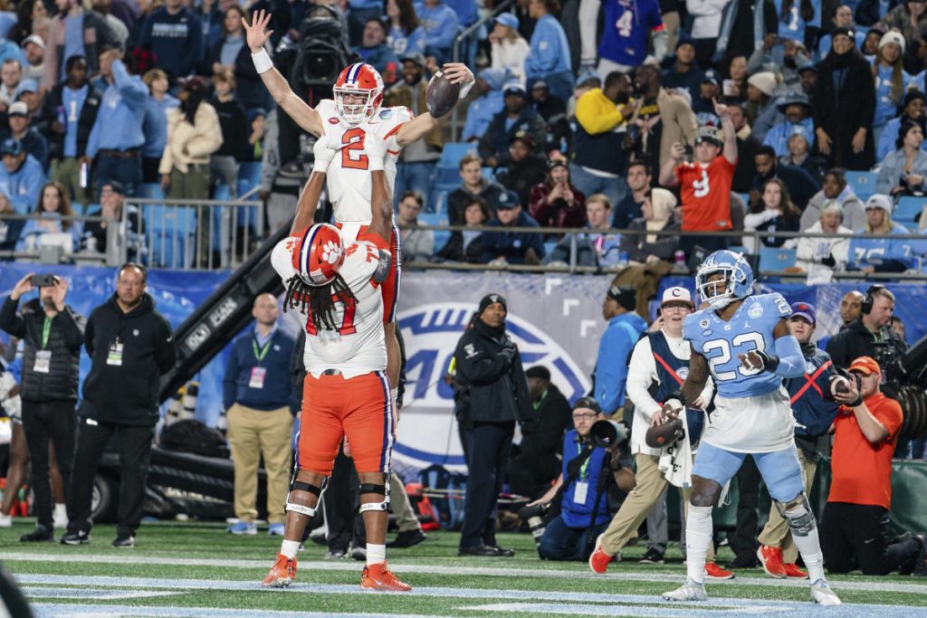 Clemson akhirnya beralih QB, dan mengalahkan North Carolina untuk memenangkan gelar ACC