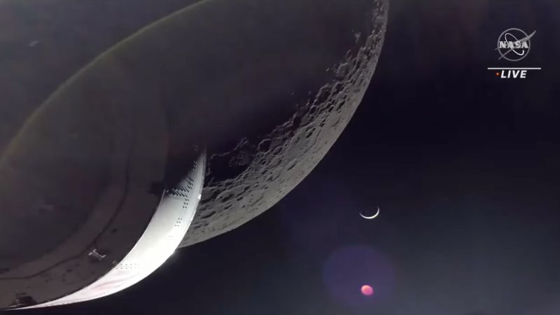 Kapsul Orion NASA terbang melewati bulan