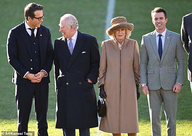 Pada hari Jumat, King Charles dan Queen Consort Football berkunjung untuk mengetahui lebih lanjut tentang regenerasi Wrexham, dan bertemu dengan pemilik klub Ryan Reynolds dan Rob McIlhenny.