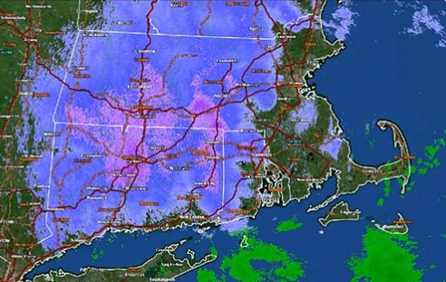 Salju menyelimuti petak besar Pennsylvania timur laut, New York bagian utara, Connecticut barat laut, New Jersey barat laut, New England, dan Massachusetts barat.