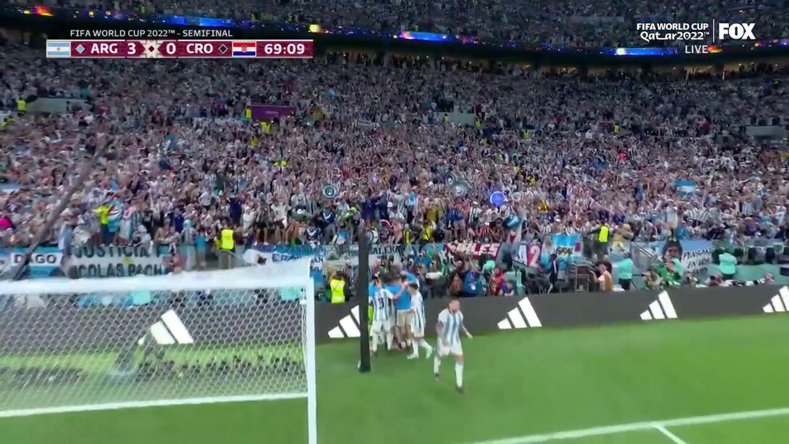 Julian Alvarez dari Argentina mencetak gol melawan Kroasia pada menit ke-69