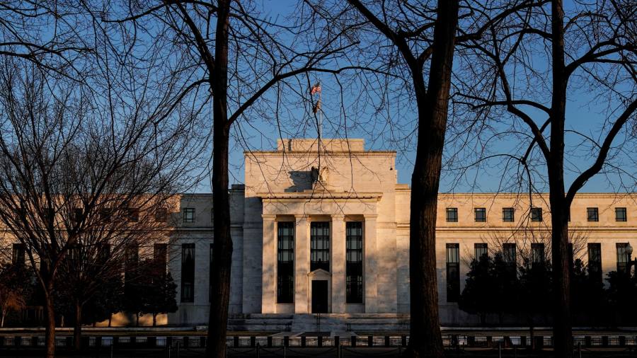 The Fed menaikkan suku bunga setengah poin karena bank sentral memasuki fase baru
