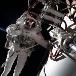 Astronot akan memberi stasiun ruang angkasa dorongan selama perjalanan ruang angkasa hari Sabtu