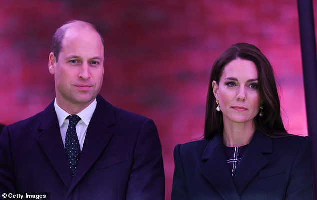 Acara Earthshot Pangeran William dan Kate Middleton di Boston pada Rabu malam dibayangi oleh skandal rasisme yang mengguncang keluarga kerajaan.